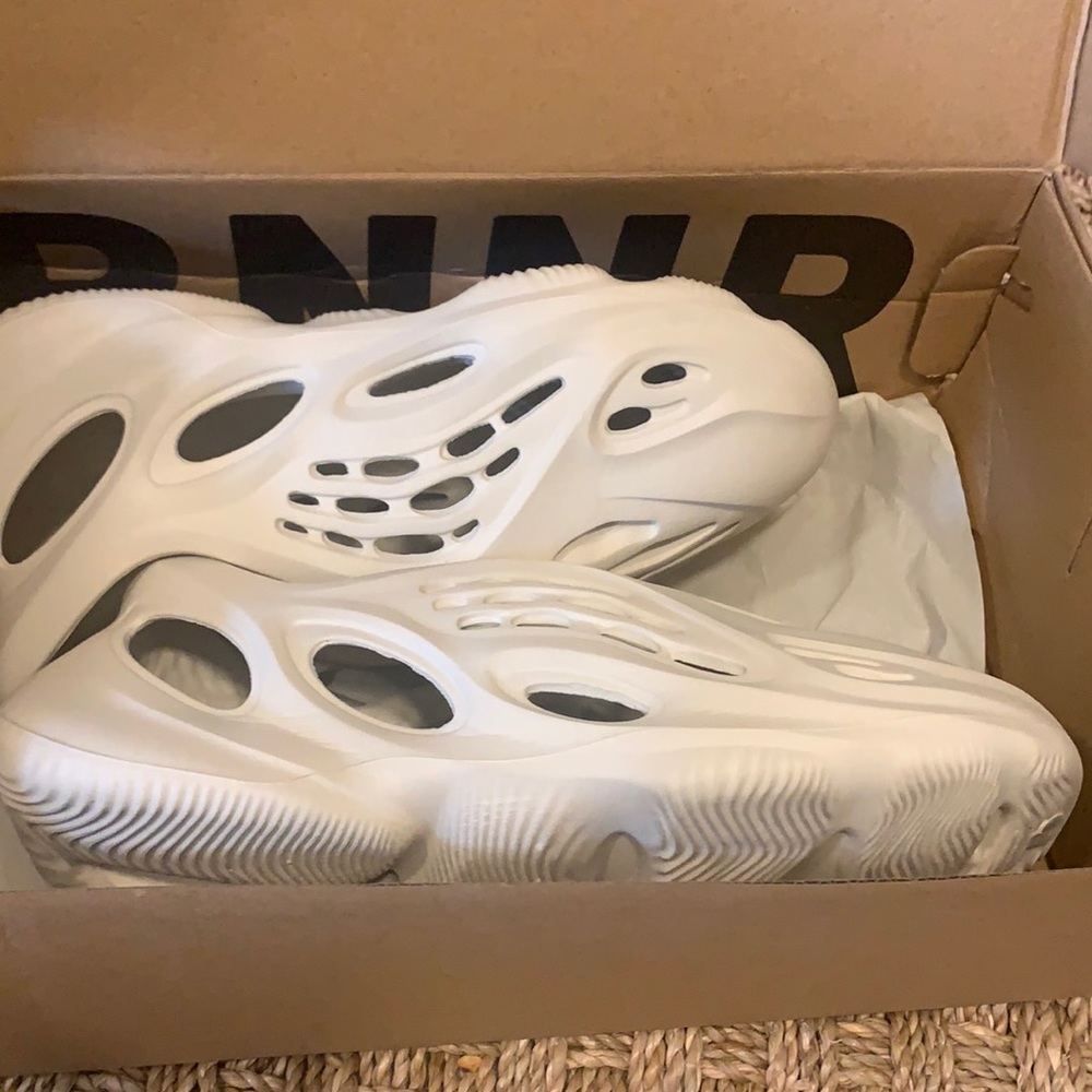 Yeezy foam Runner size 4 “cross posting” SOLD